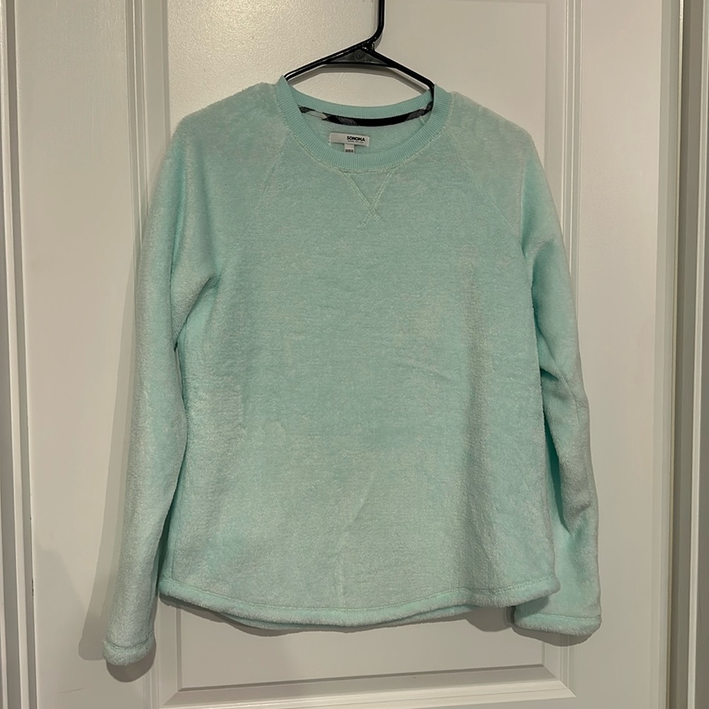 Fuzzy crew neck sweatshirt size small, Sonoma